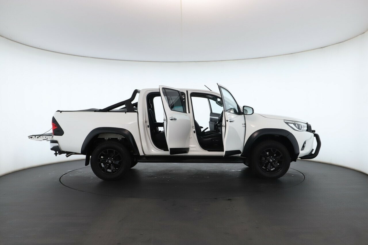 Toyota Hilux image 2