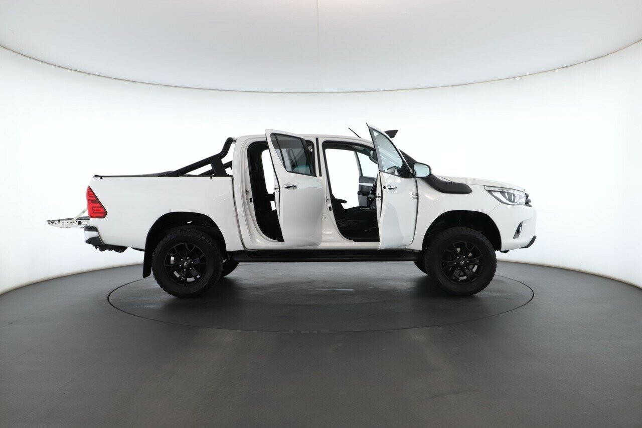 Toyota Hilux image 2