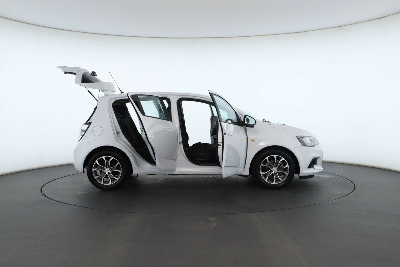 Holden Barina image 2