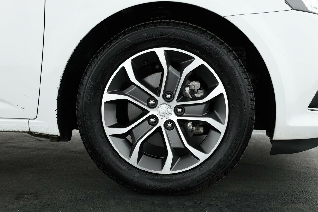 Holden Barina image 4