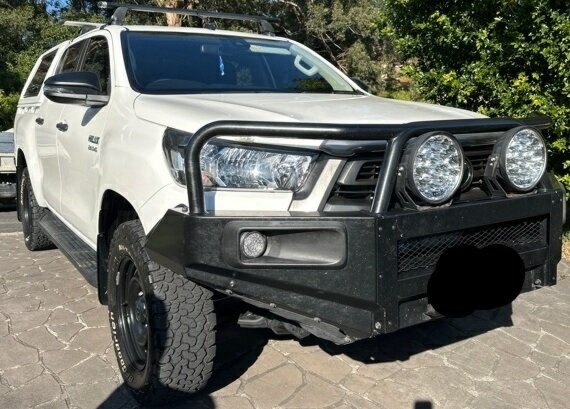 Toyota Hilux image 2
