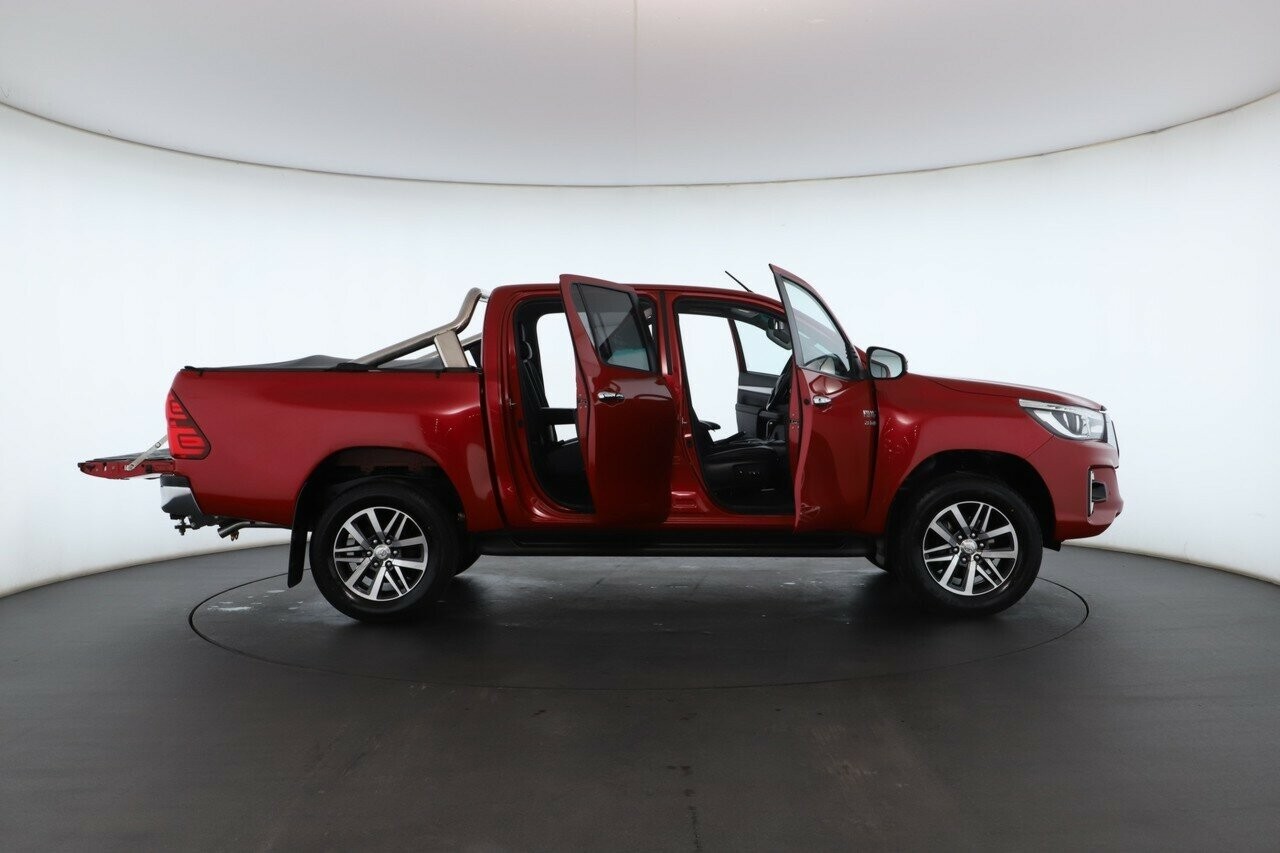 Toyota Hilux image 2