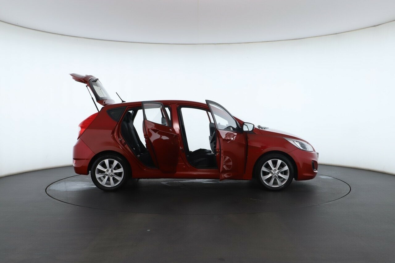 Hyundai Accent image 2