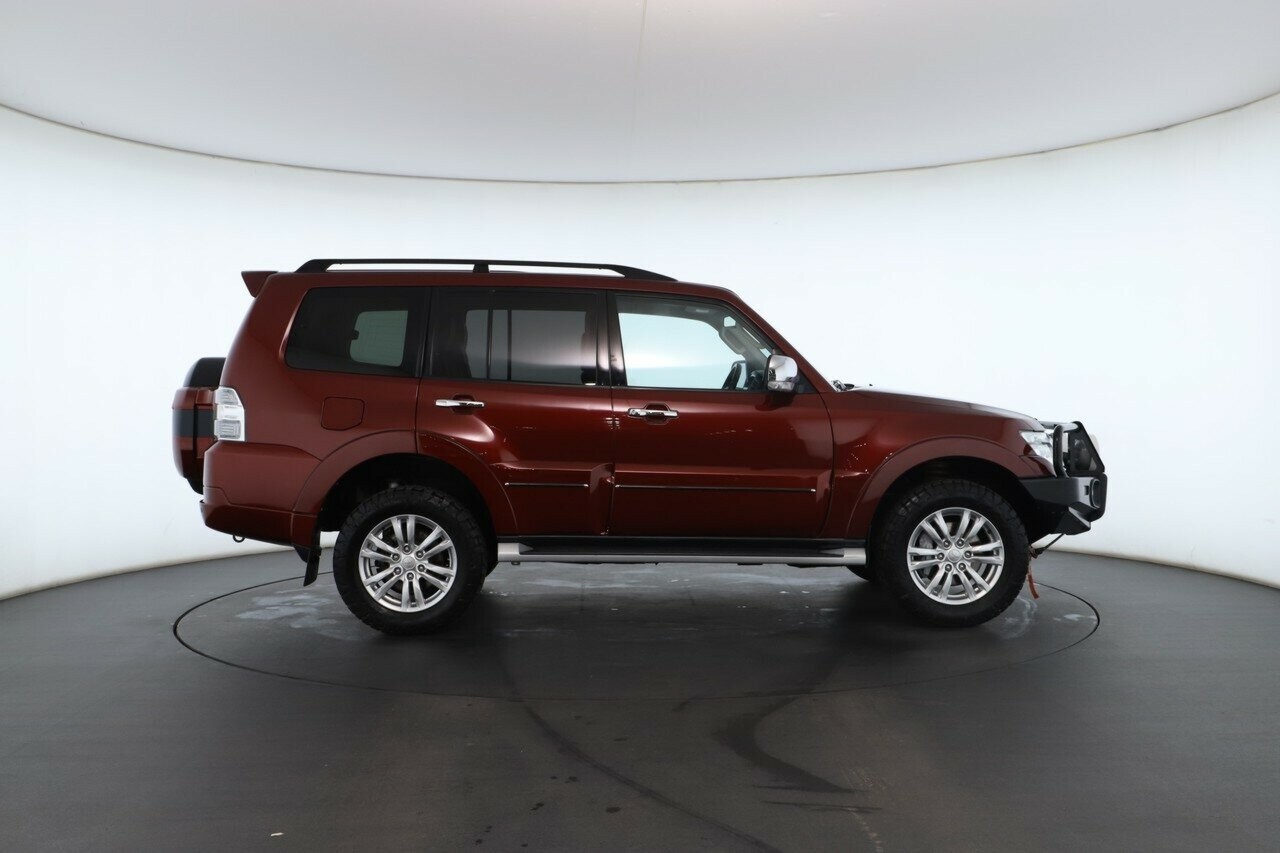 Mitsubishi Pajero image 2