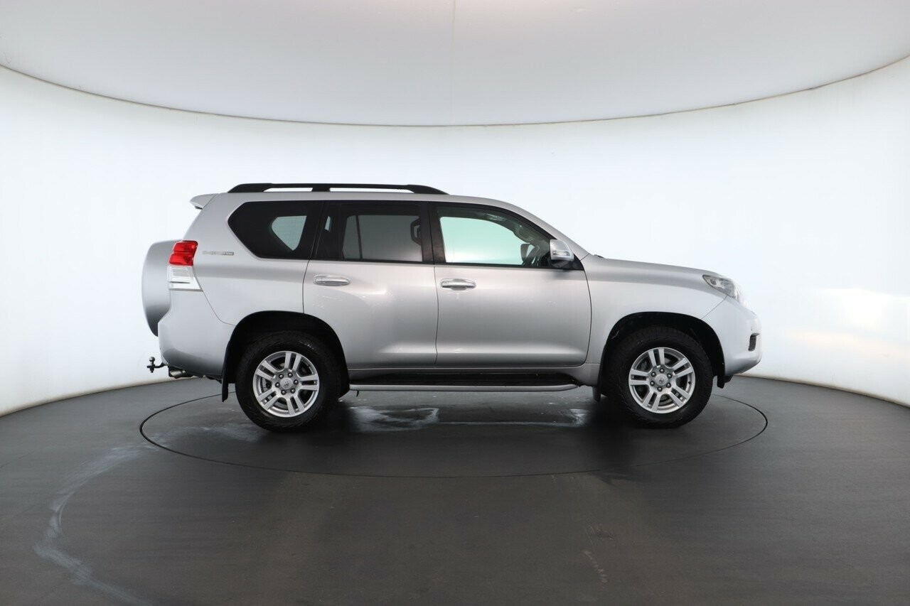 Toyota Landcruiser Prado image 2