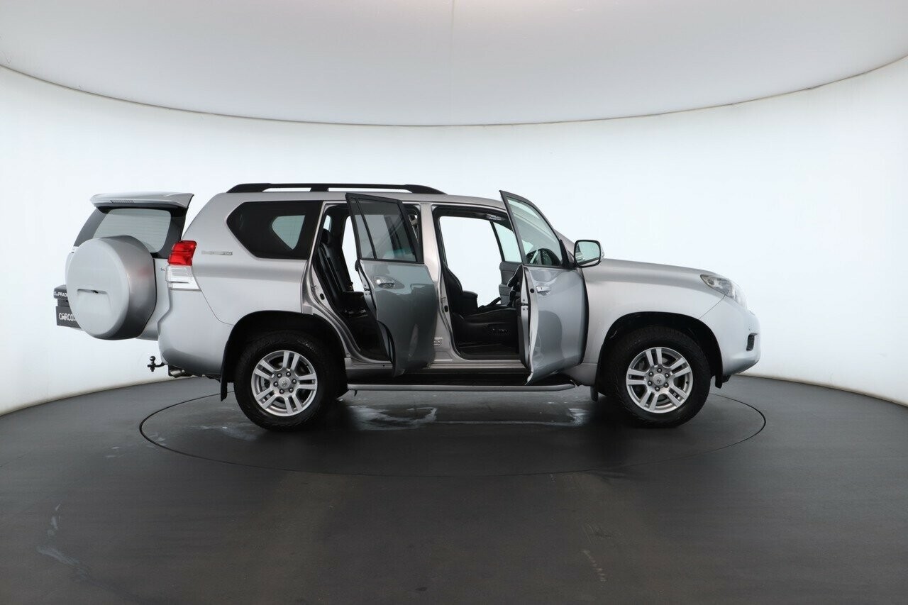 Toyota Landcruiser Prado image 3