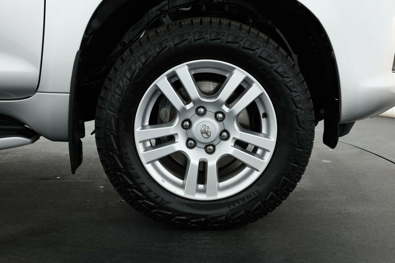 Toyota Landcruiser Prado image 4