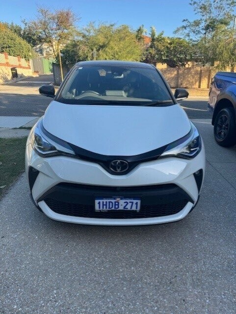 Toyota C-hr image 2