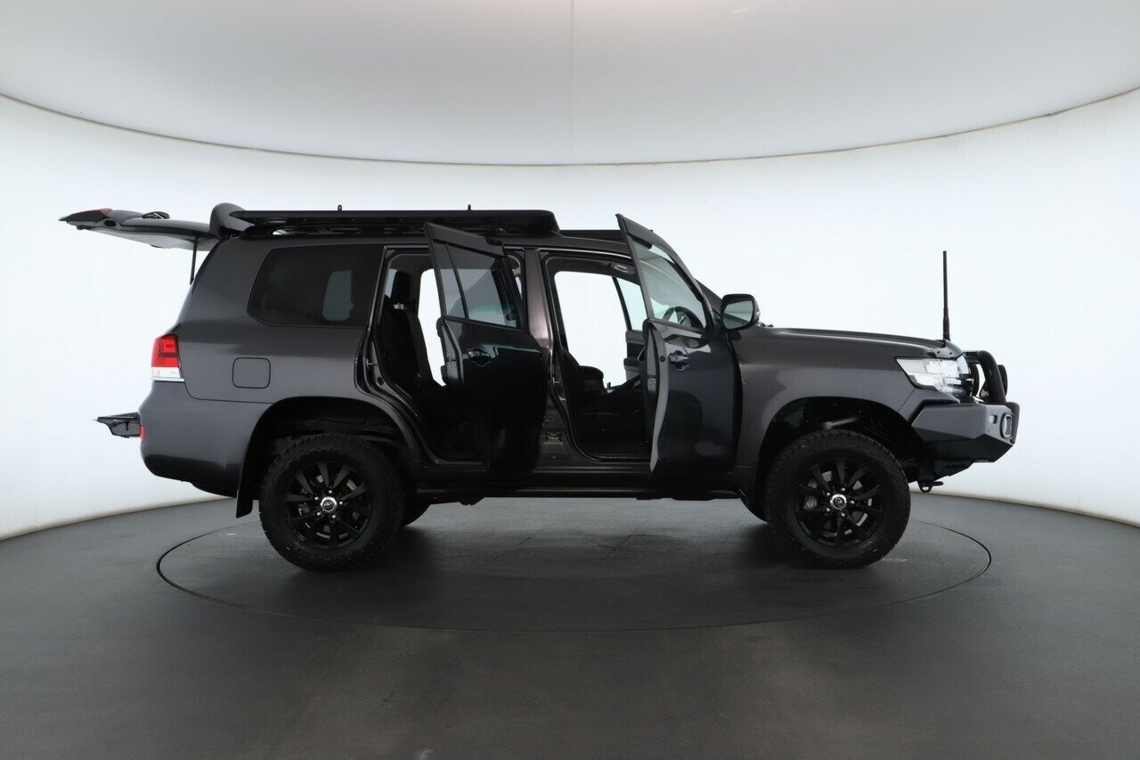 Toyota Landcruiser image 2