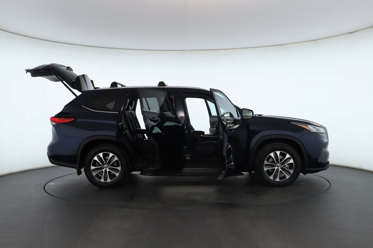 Toyota Kluger image 2