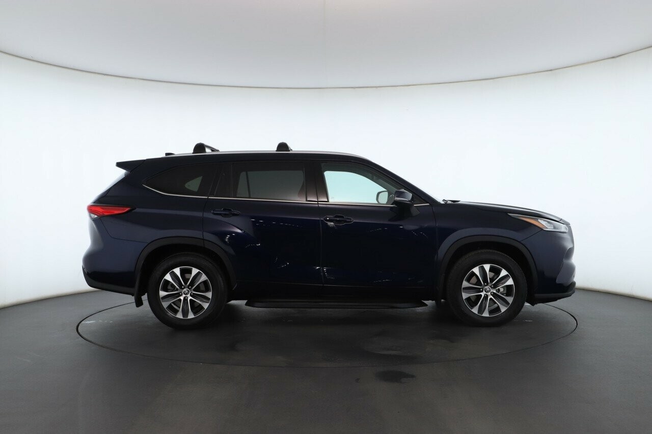Toyota Kluger image 3