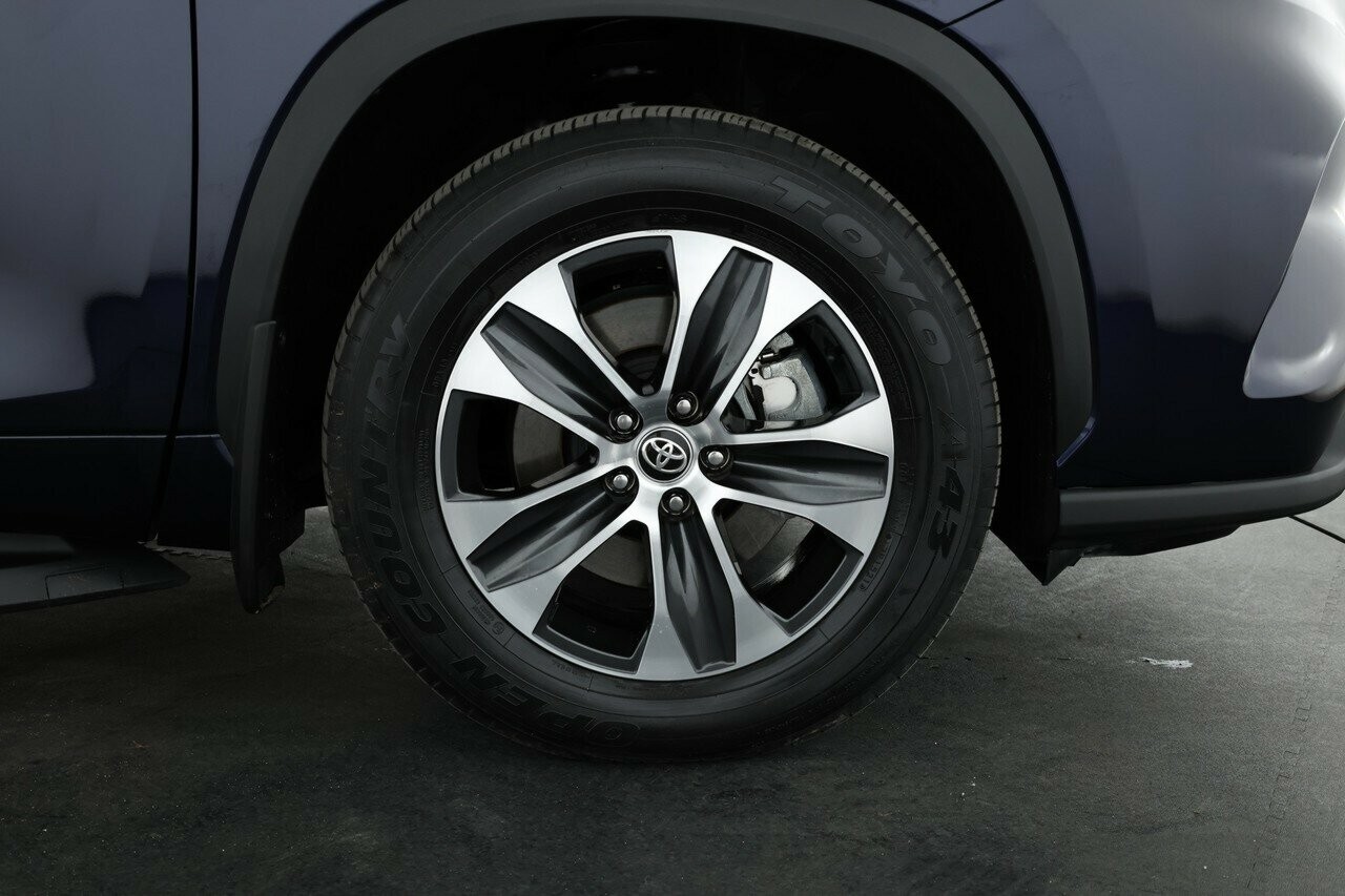 Toyota Kluger image 4