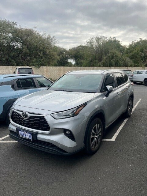 Toyota Kluger image 1