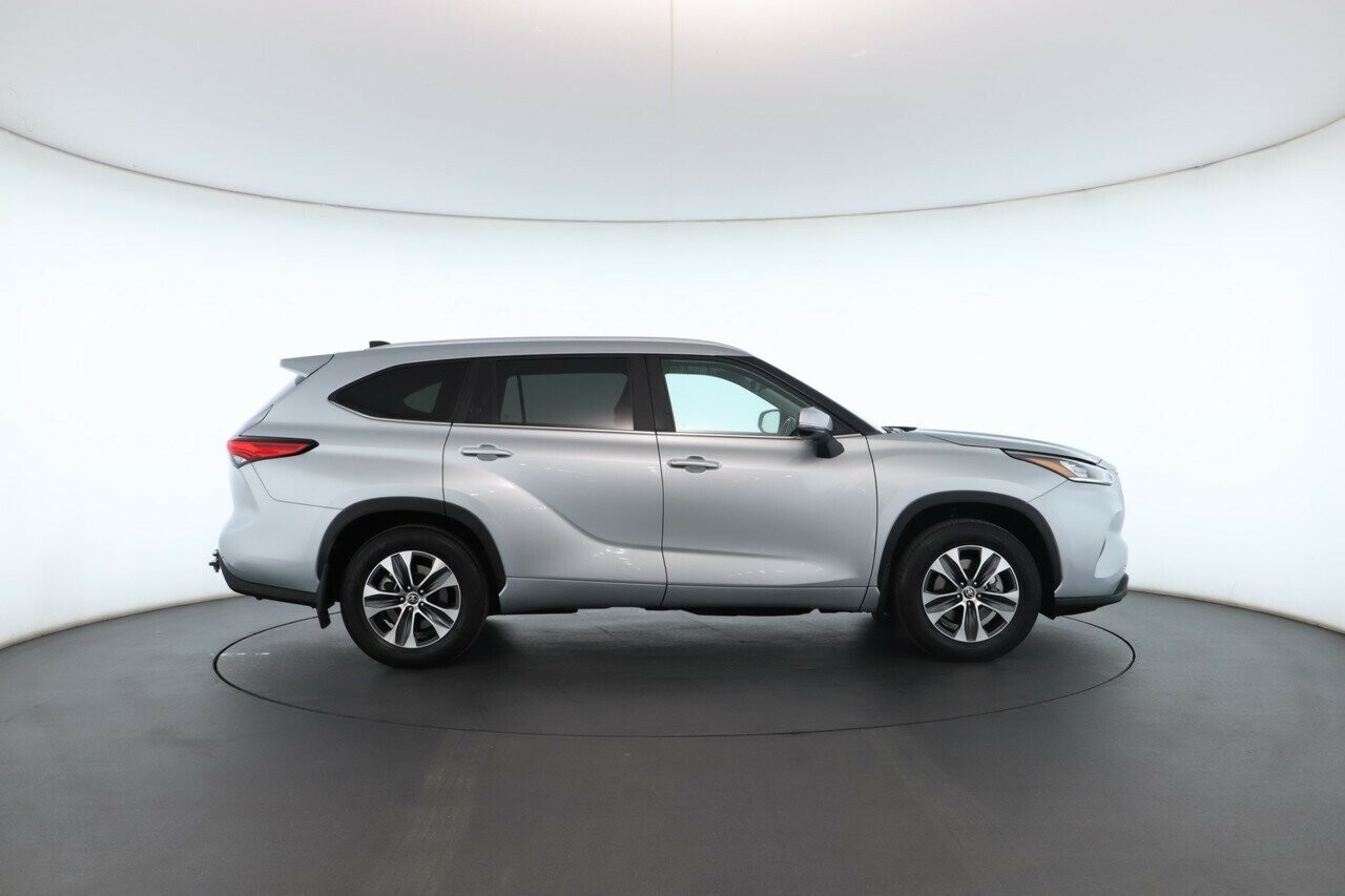 Toyota Kluger image 2