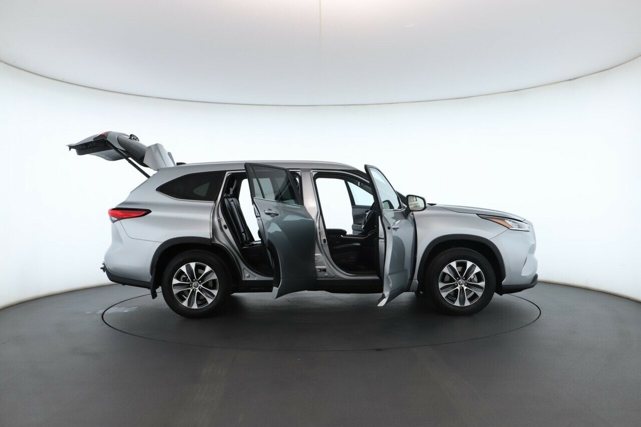 Toyota Kluger image 3