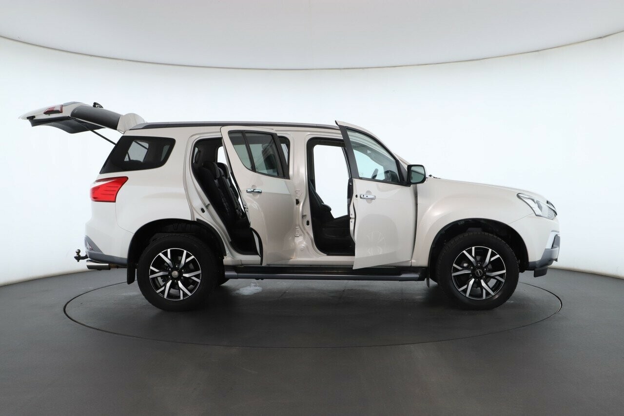 Isuzu Mu-x image 2