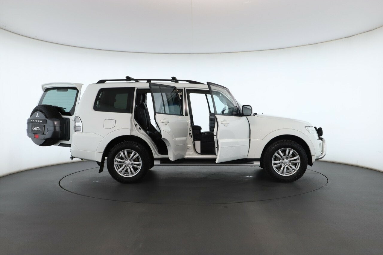 Mitsubishi Pajero image 2