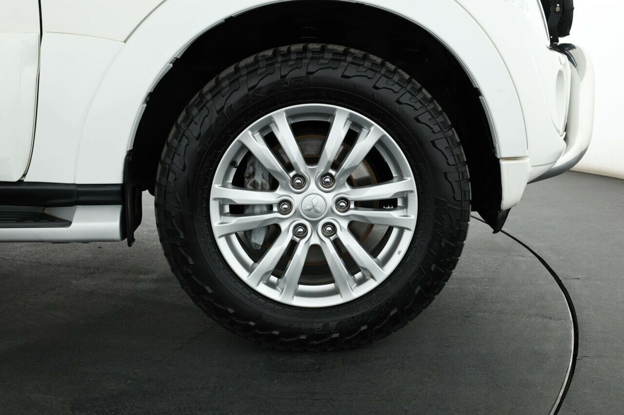 Mitsubishi Pajero image 4