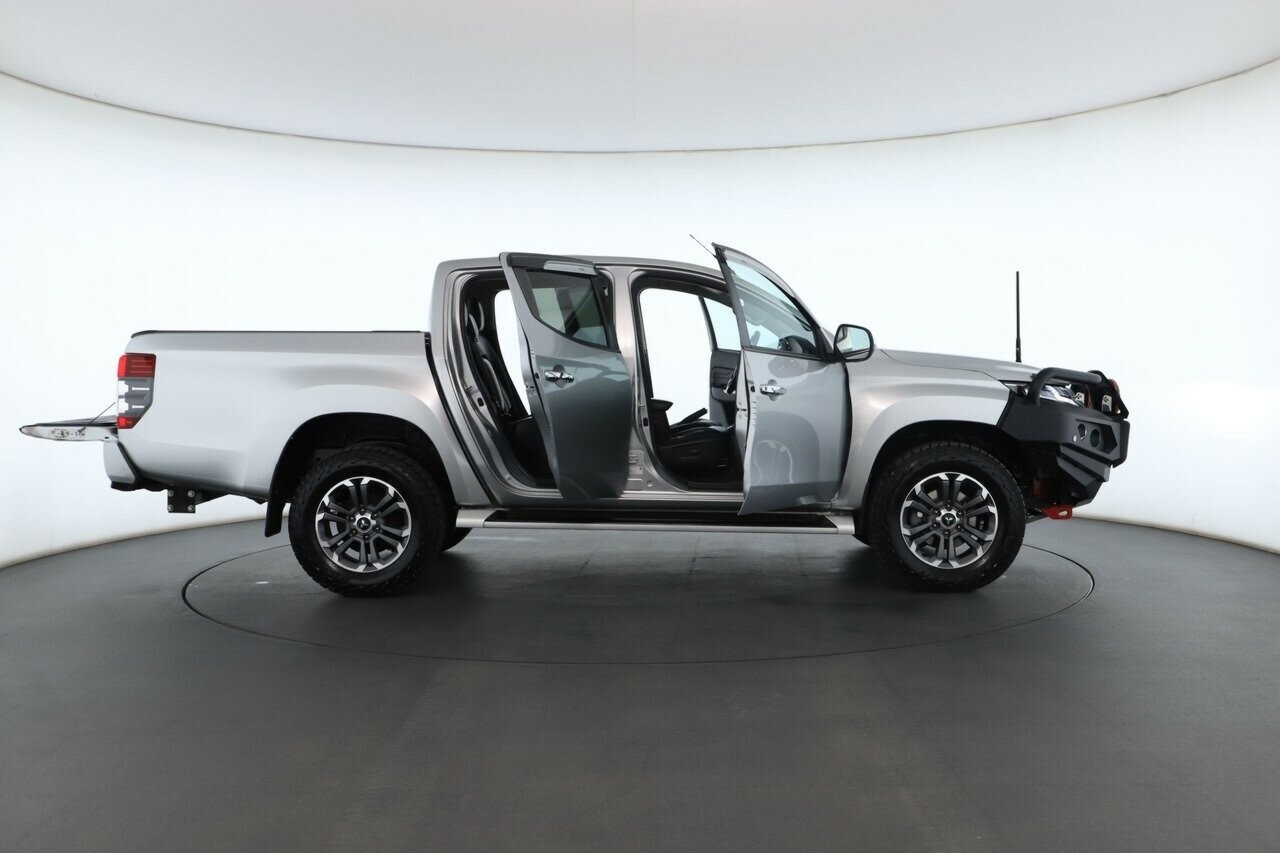Mitsubishi Triton image 2