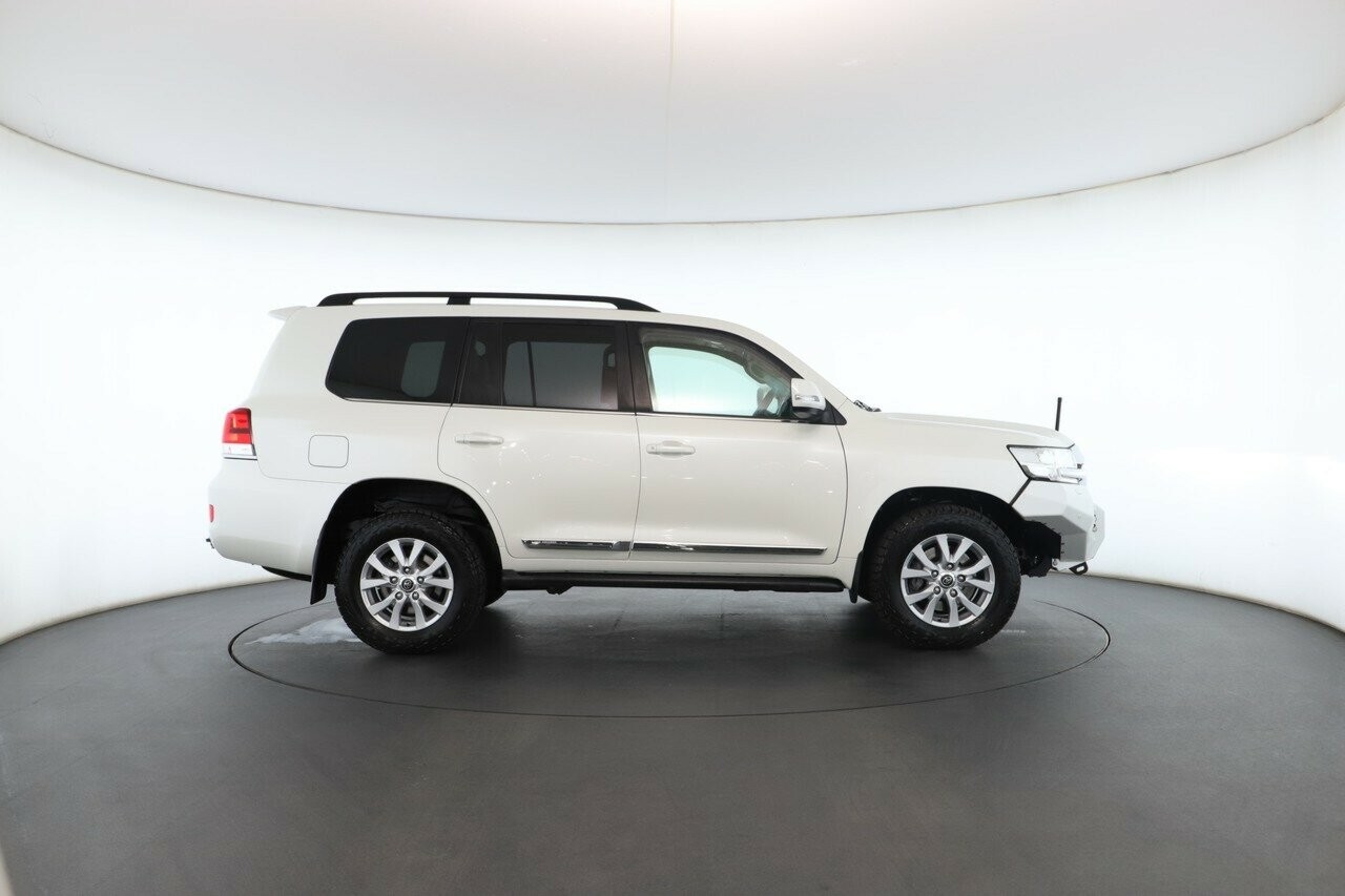 Toyota Landcruiser image 2