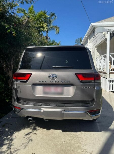 Toyota Landcruiser image 2