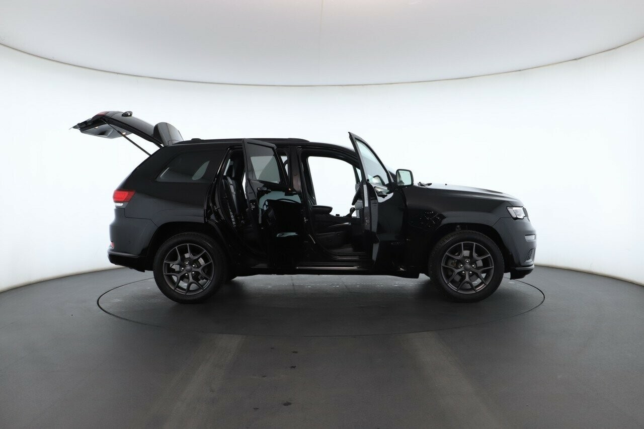 Jeep Grand Cherokee image 2