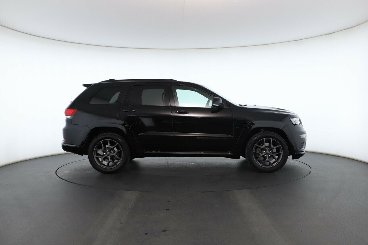 Jeep Grand Cherokee image 3