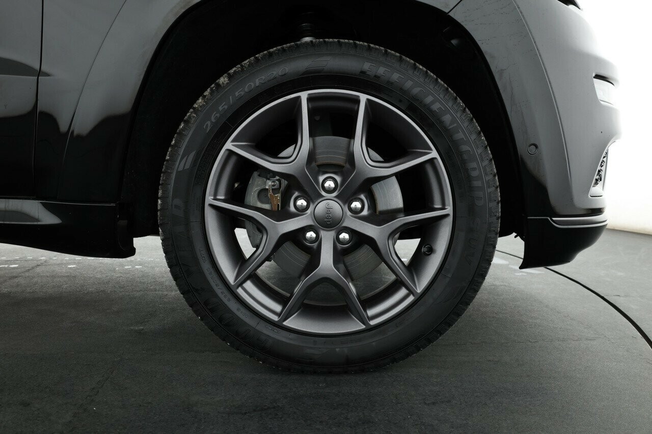 Jeep Grand Cherokee image 4