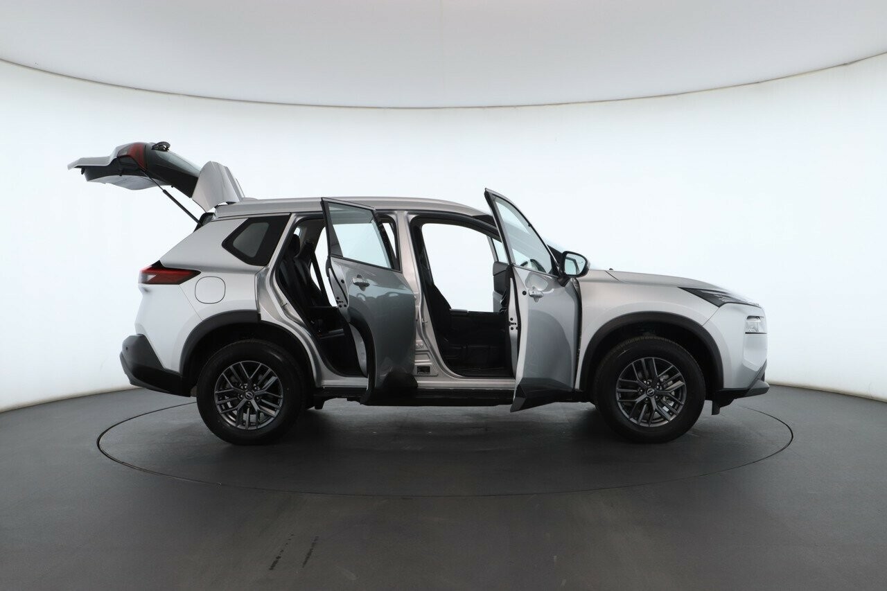 Nissan X-trail image 2