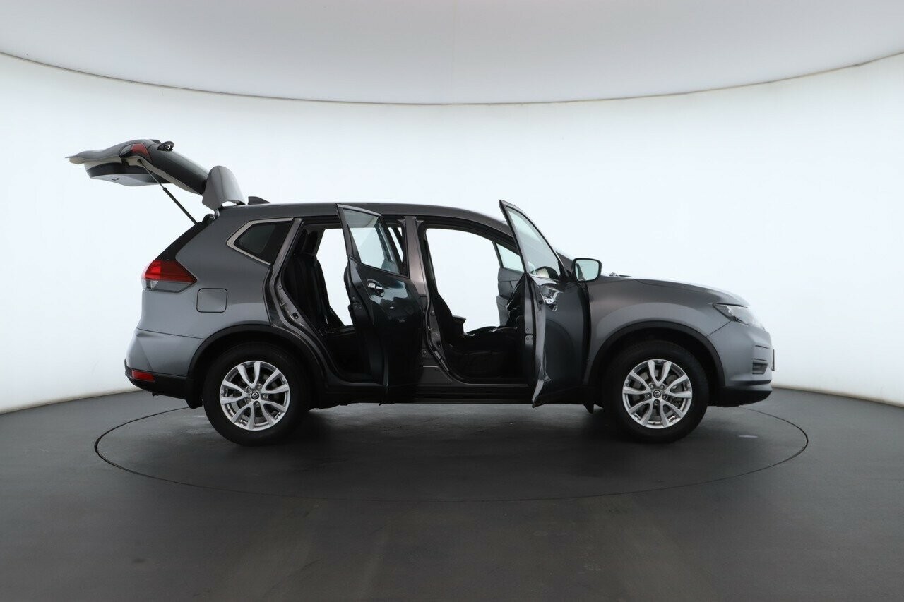 Nissan X-trail image 2
