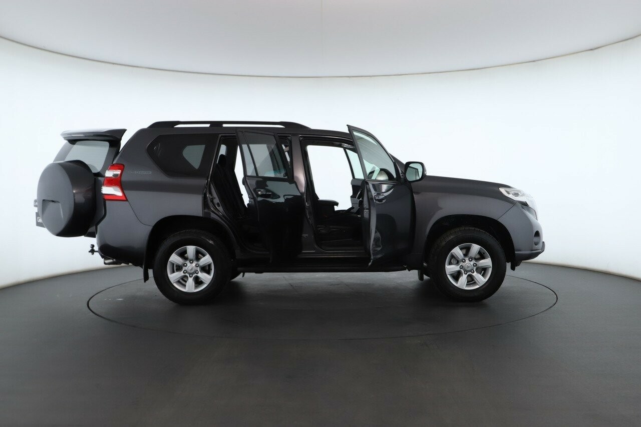Toyota Landcruiser Prado image 2