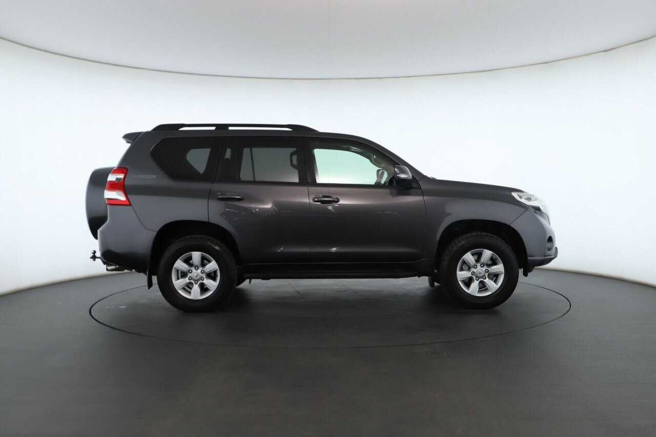 Toyota Landcruiser Prado image 3