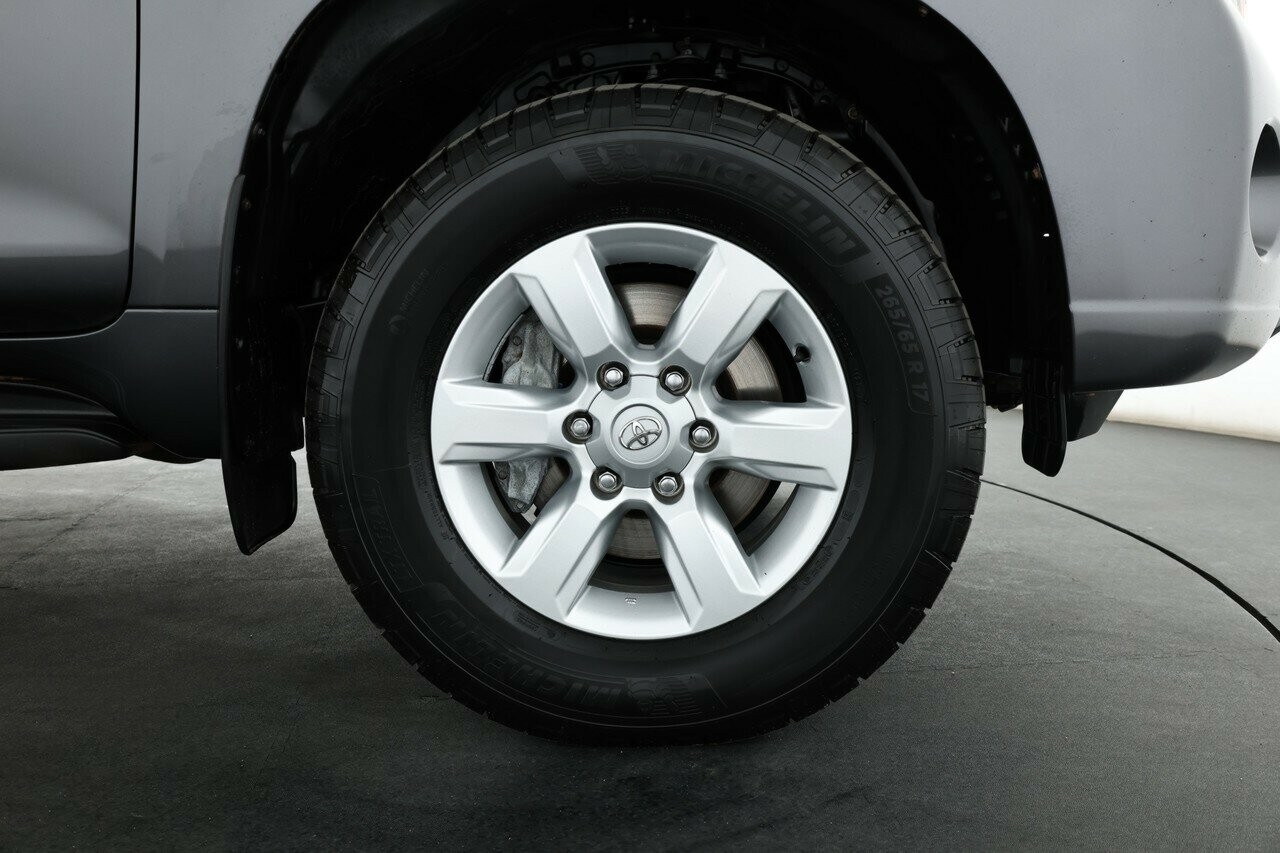 Toyota Landcruiser Prado image 4