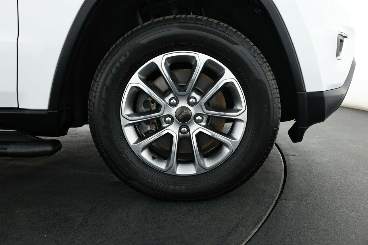 Jeep Grand Cherokee image 4