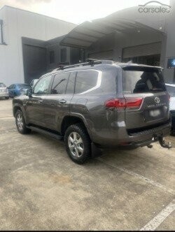 Toyota Landcruiser image 2