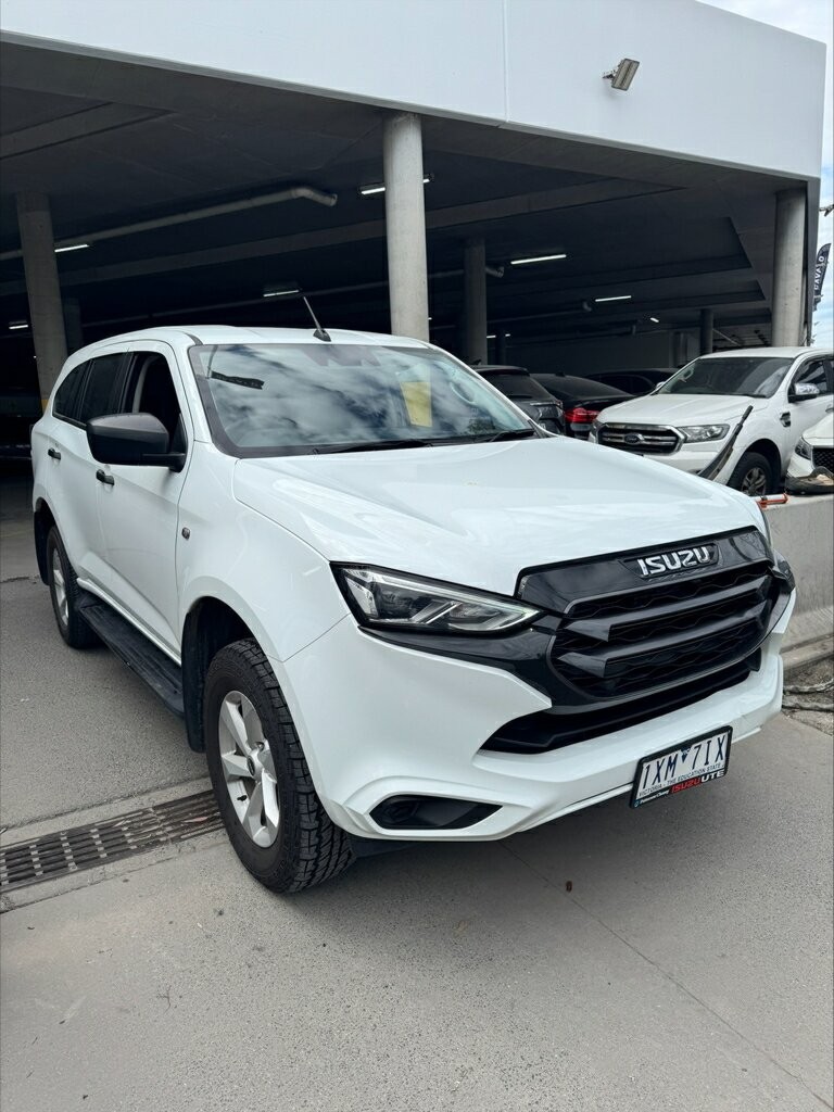 Isuzu Mu-x image 1