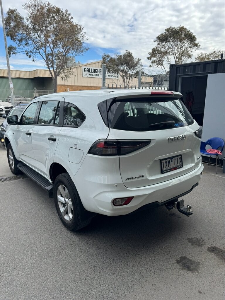 Isuzu Mu-x image 2