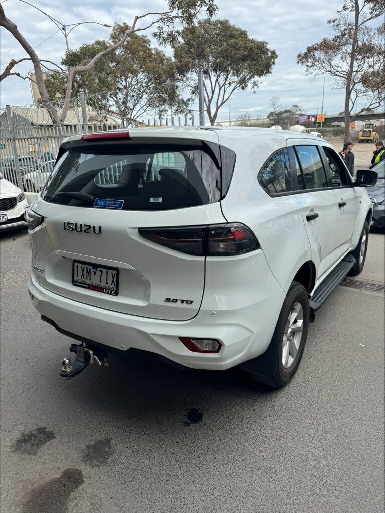 Isuzu Mu-x image 3
