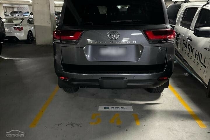 Toyota Landcruiser image 3