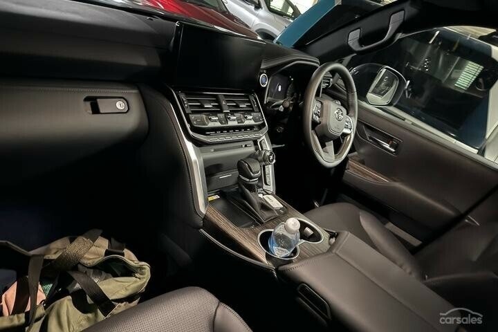 Toyota Landcruiser image 4
