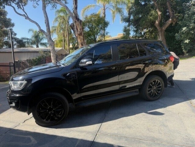 Ford Everest image 1