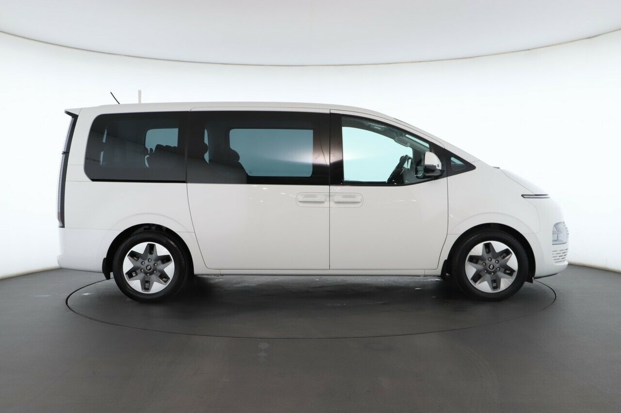 Hyundai Staria image 3