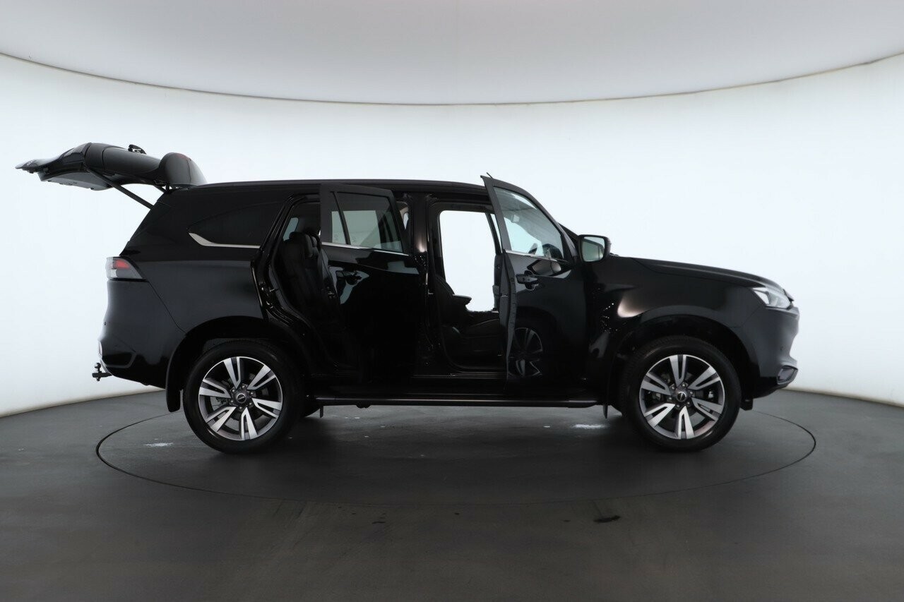 Isuzu Mu-x image 2