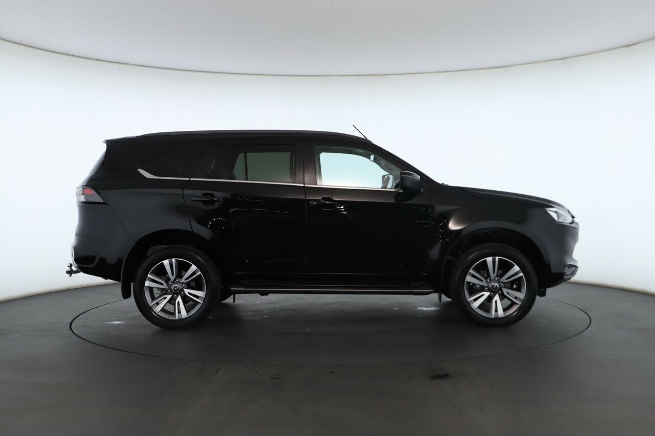 Isuzu Mu-x image 3
