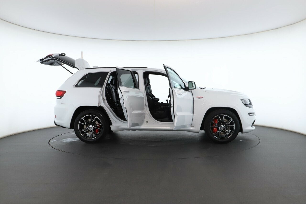 Jeep Grand Cherokee image 2