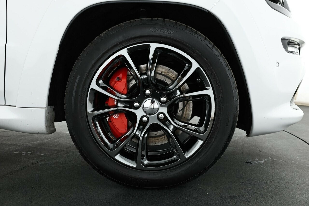 Jeep Grand Cherokee image 4