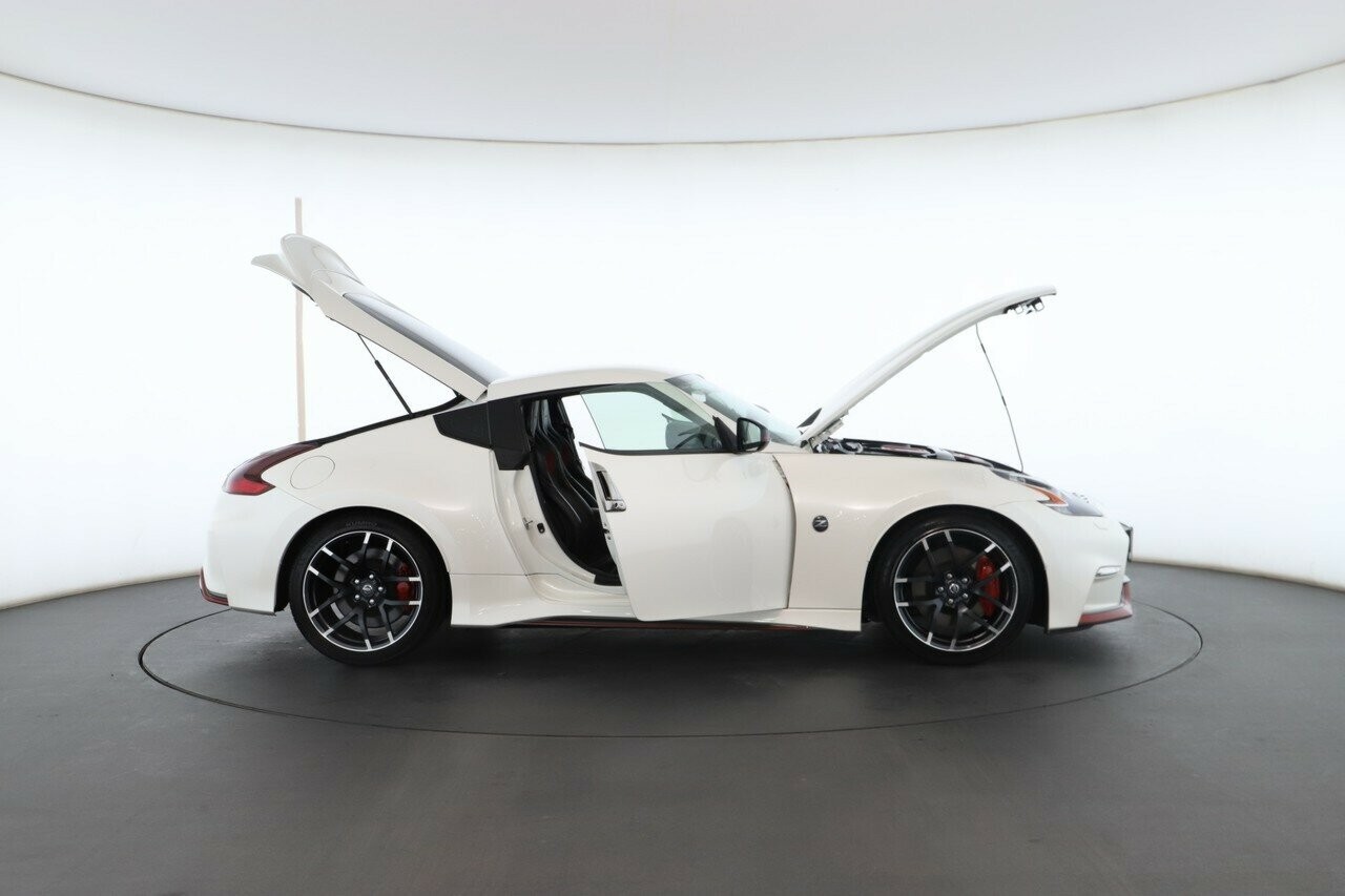 Nissan 370z image 2