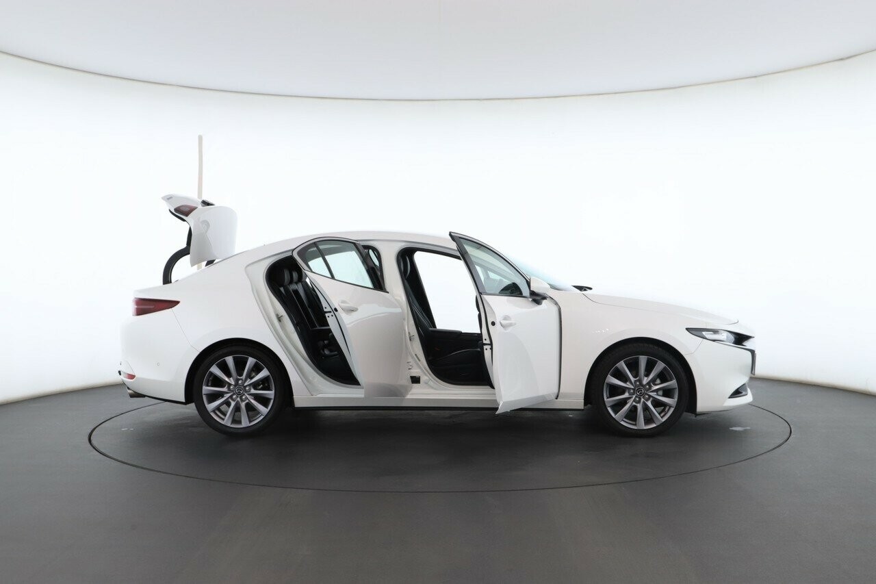 Mazda 3 image 2