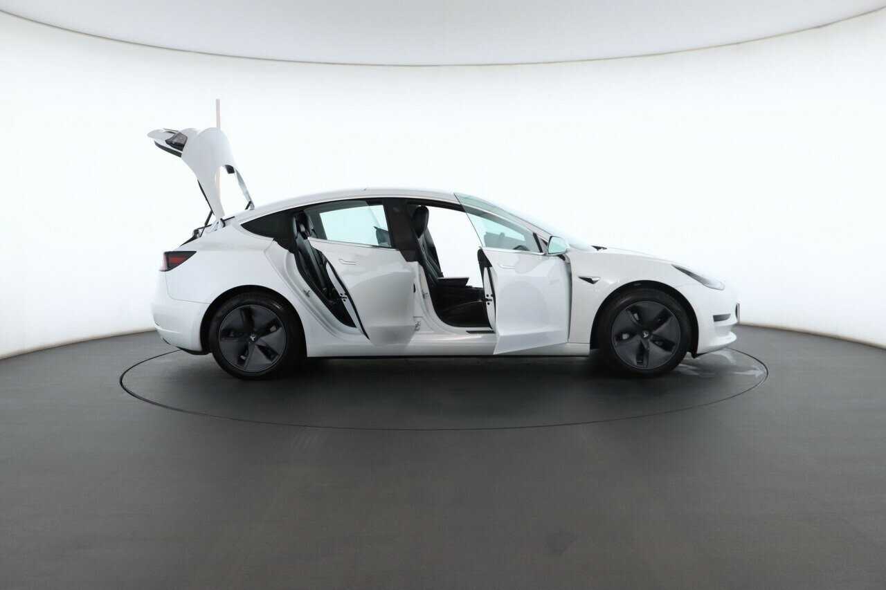 Tesla Model 3 image 2