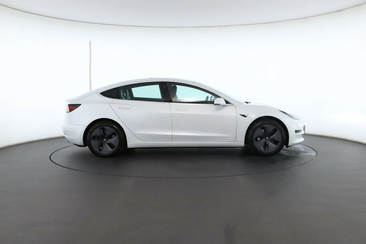 Tesla Model 3 image 3